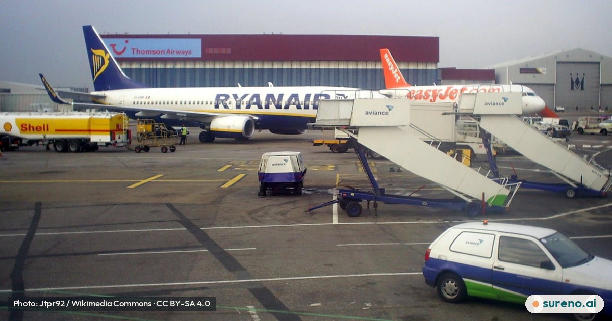Easyjet and Ryanair aircraft.jpg