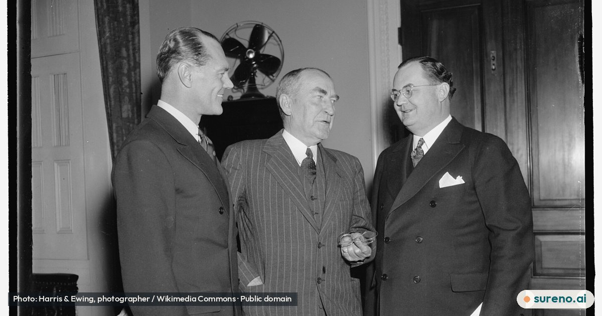 Discuss monetary Questions. Washington, D.C., Dec. 3. James H.R. Cromwell, (left) monetary expert and husband of Doris Duke, Tobacco Heiress, discuss monetary