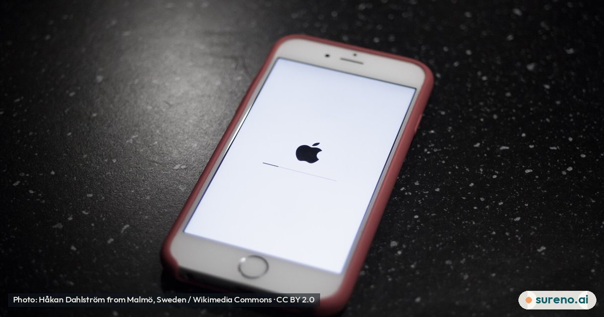 Apple iPhone 6 iOS Update (16195046500).jpg